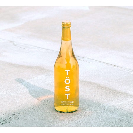 Töst sparkling tea beverage